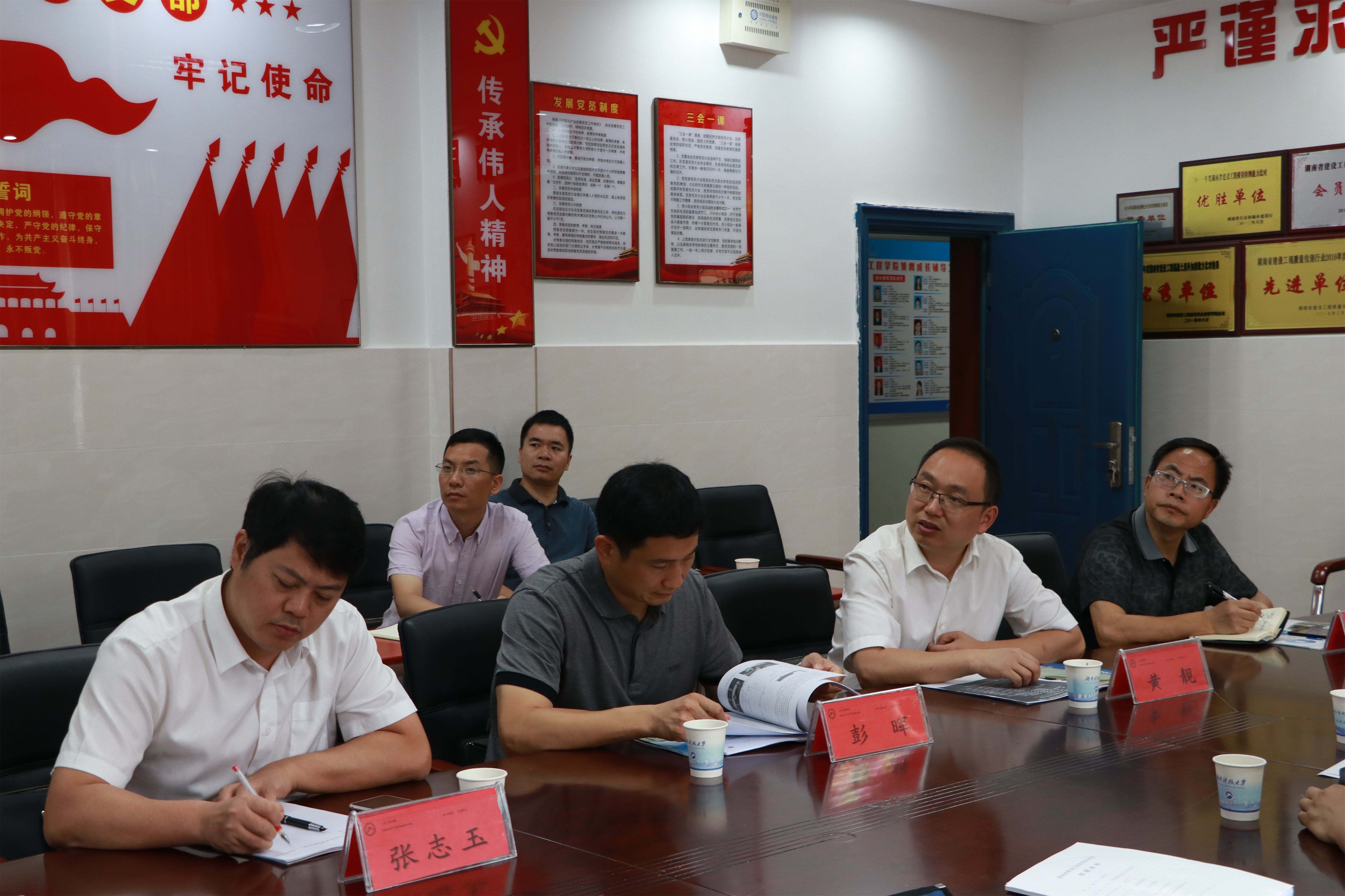 23519e4439ad43dfb6bfd9bdc1ebd200.jpg 23519e4439ad43dfb6bfd9bdc1ebd200.jpg