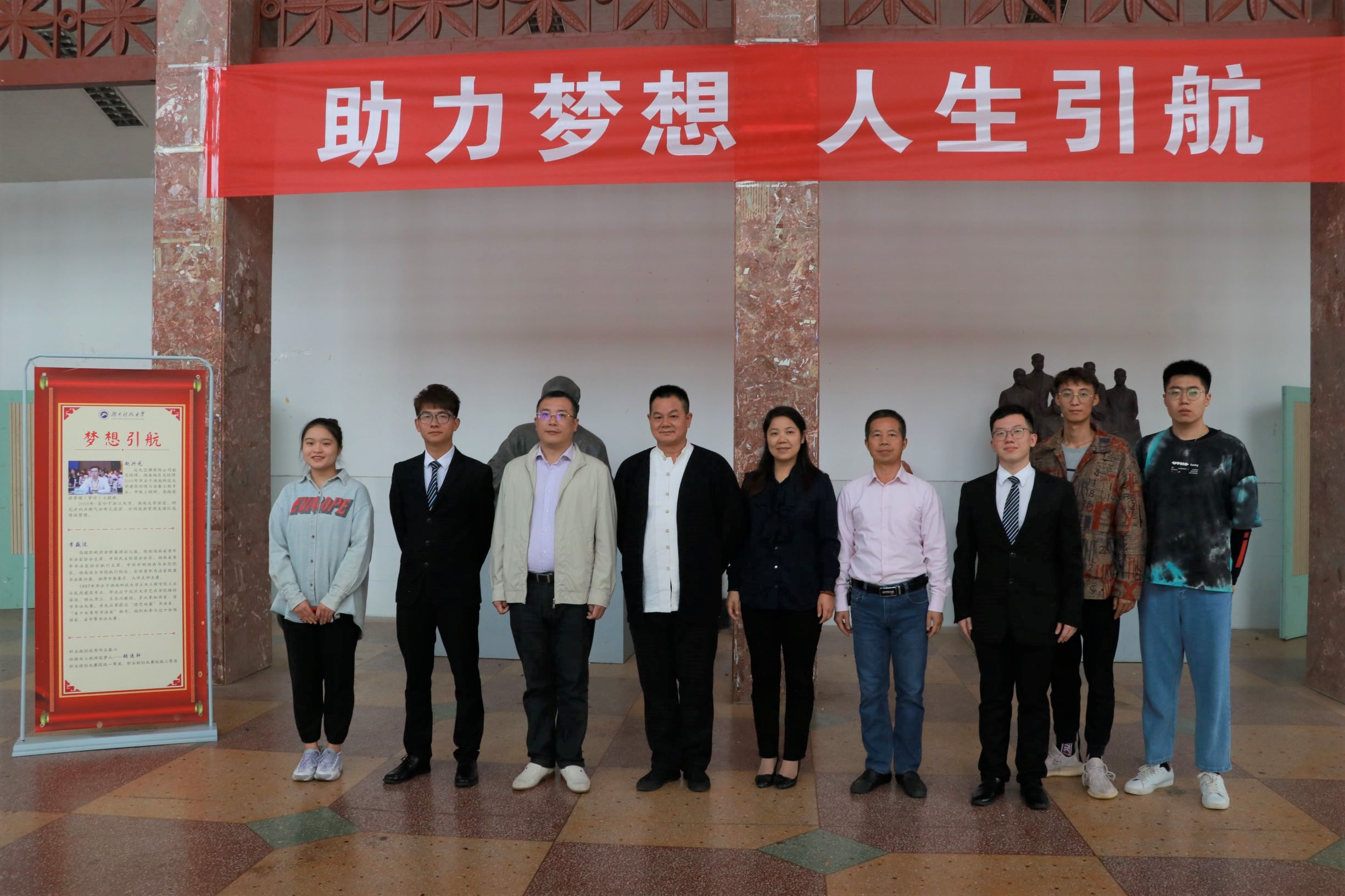 8b3fb06f1ee34463835fc99c930d2106.jpg 8b3fb06f1ee34463835fc99c930d2106.jpg