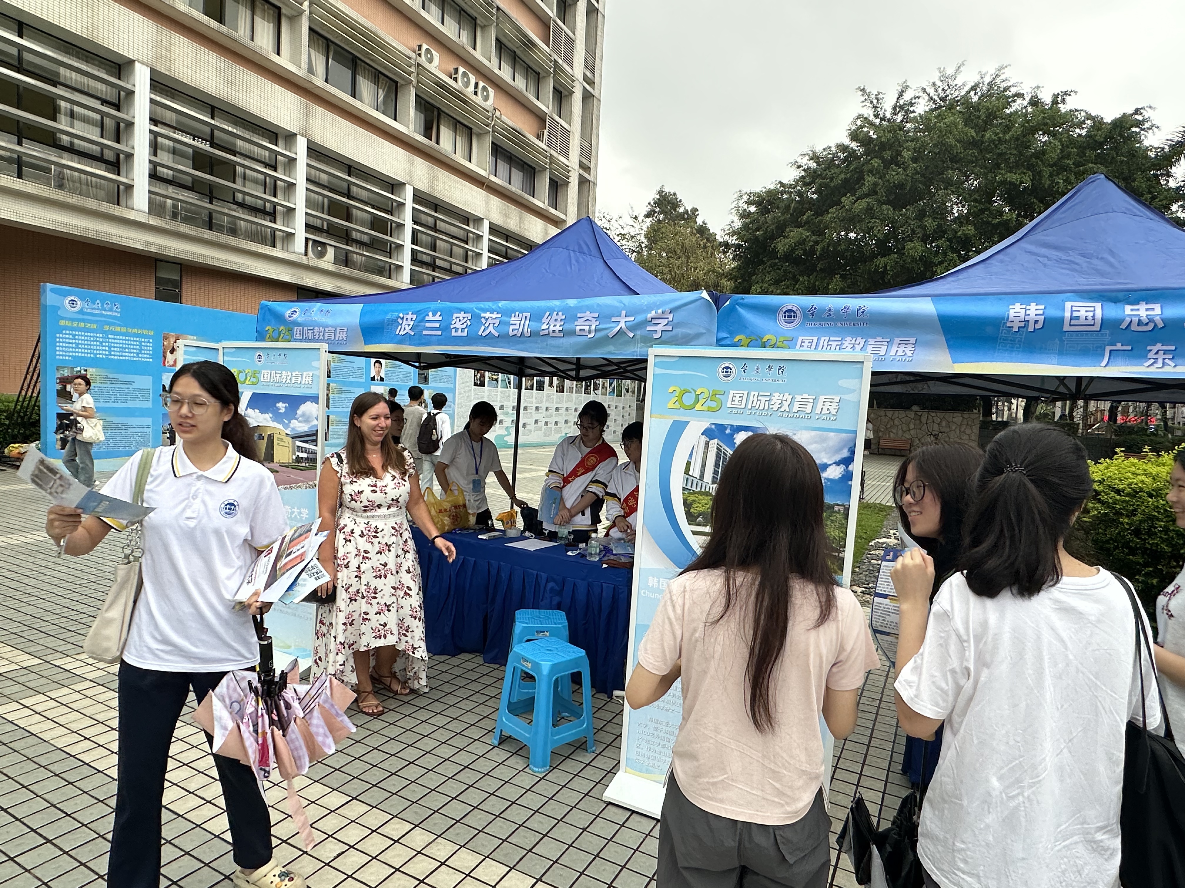 活动现场展位。以上两图 肇庆市融媒体中心记者 杨乐祺 摄
